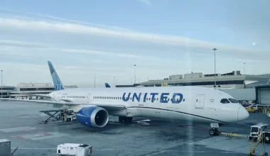 United 787-9 at SFO