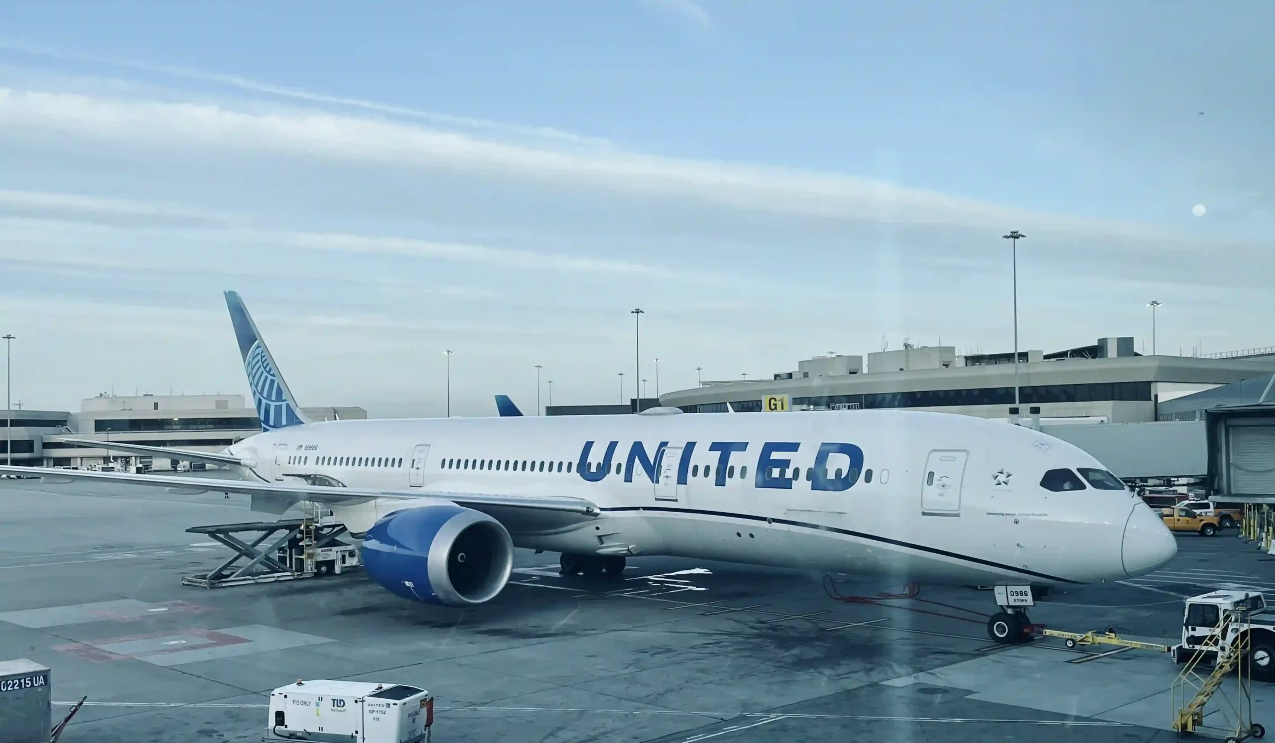 Review United Airlines Business Class 7879 (SFOLHR)