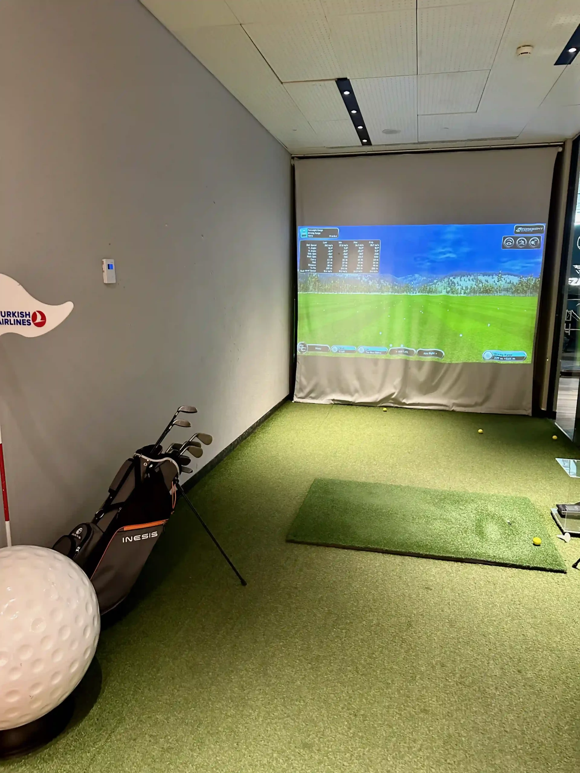 a golf club in a room