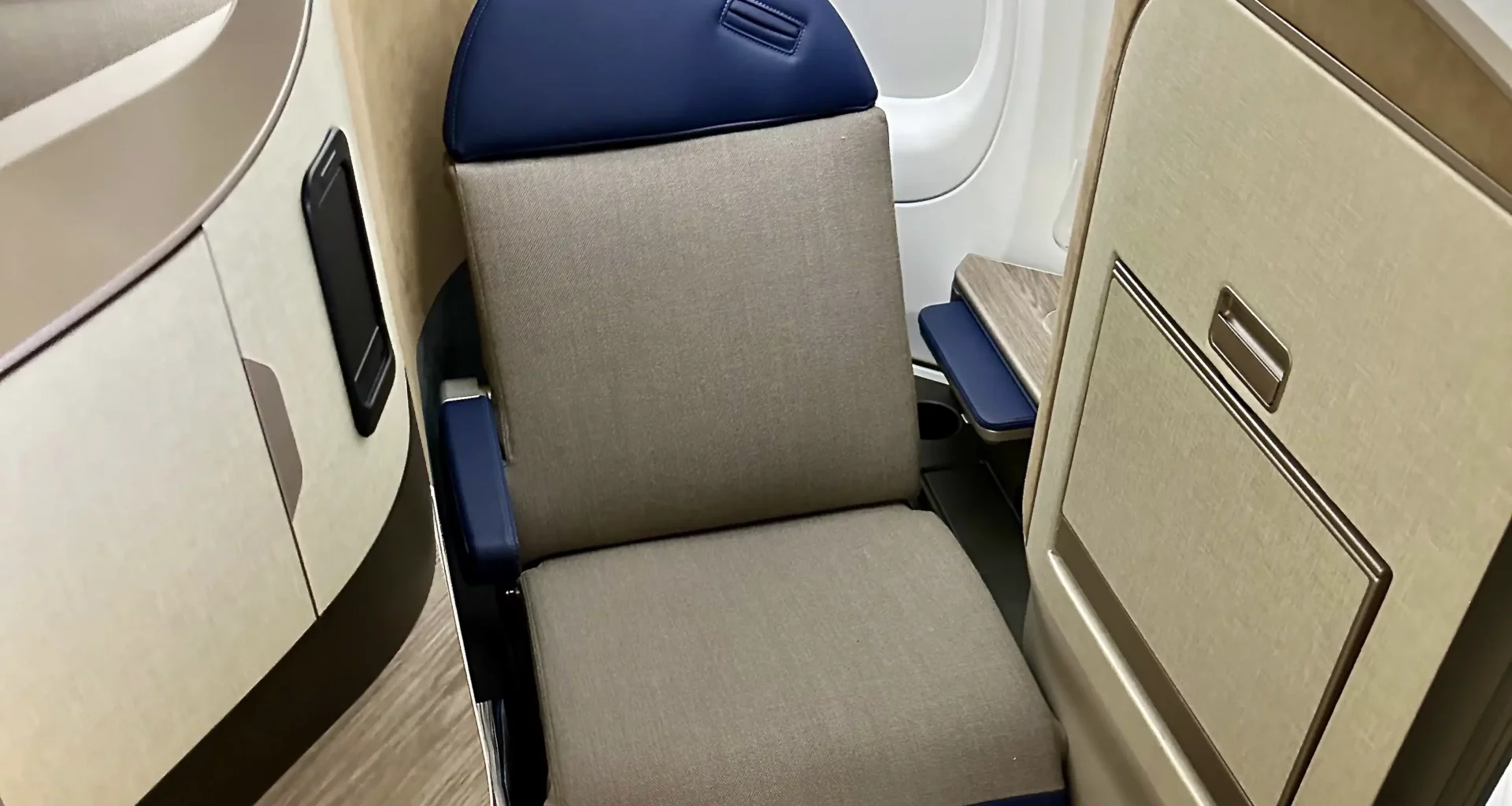 Collins Aerospace Aurora Seat