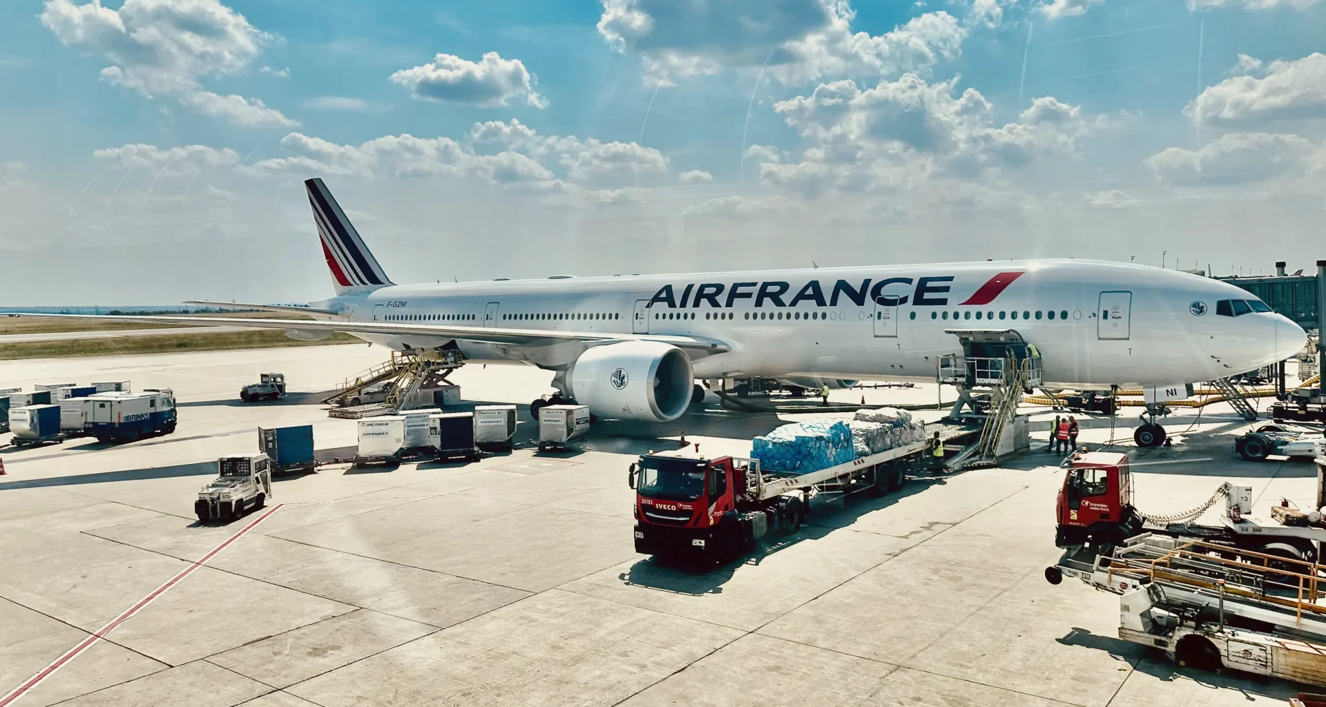 Air France 777 waiting at gate