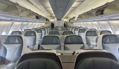 Business class cabin in a Conviasa A340-600
