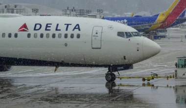 Delta plane on tarmac in snow